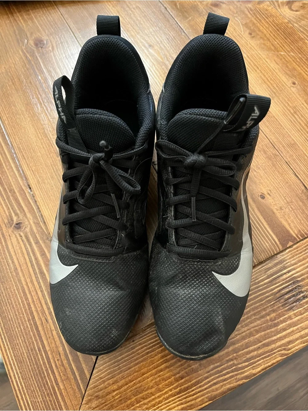 Nike Men's Alpha Menace 4 Shark Football Cleats